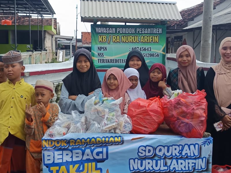 BERBAGI TAKJIL SDQ NURUL ARIFIN